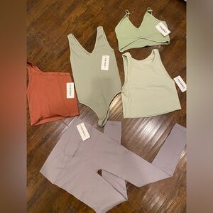 Nwt new nikibiki bundle lot 5 pieces workout athletic pants leggings tank bra